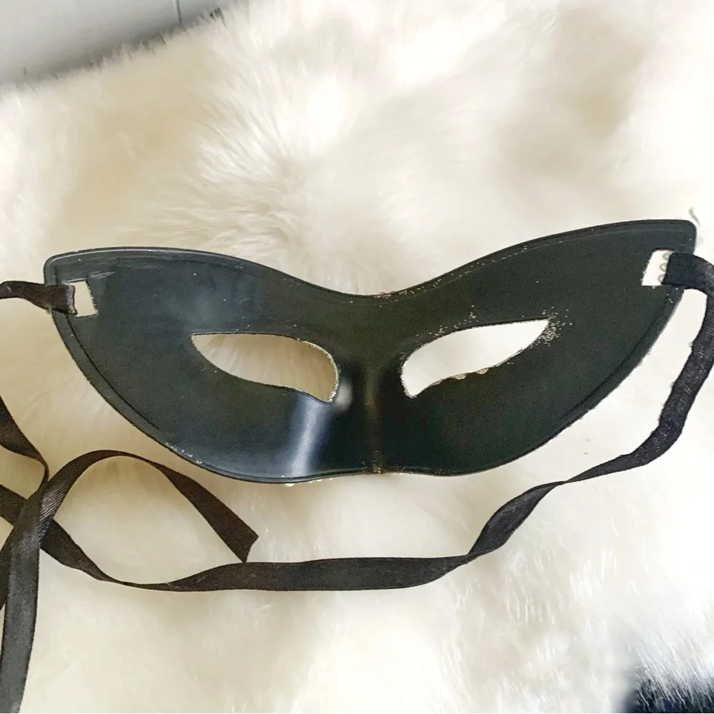 MASQUERADE Silver Glitter Tie on Mask OS